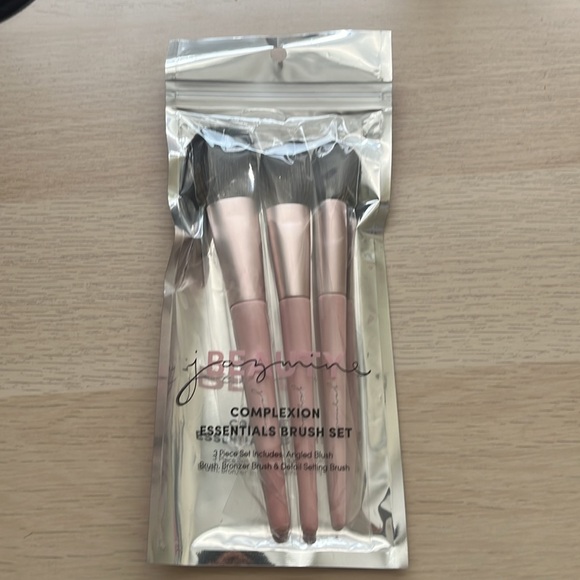 JAZMINE BEAUTY | Complexion Essentials Brush Set Trio - Picture 5 of 6